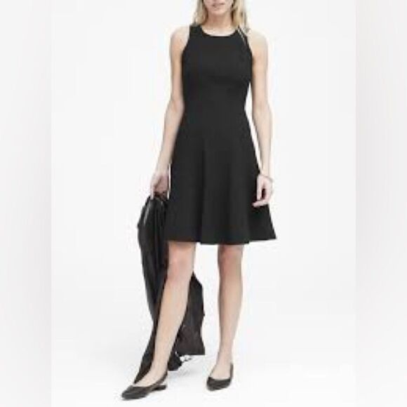Banana Republic Dresses & Skirts - Banana Republic Black PANELED FIT-AND-FLARE DRESS Size 00P